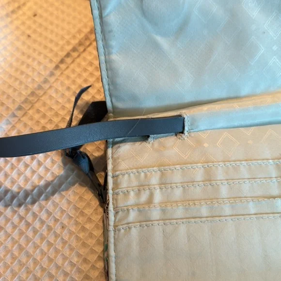 Vera Bradley Penelope’s Garden Hedgehog Purse & Wallet - Picture 6 of 8